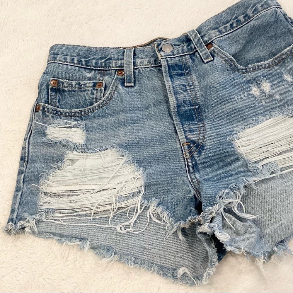 Levi’s 501 W27 (US 4/5) Denim Women’s Shorts High Rise Distressed 56327-0321 - Picture 5 of 11